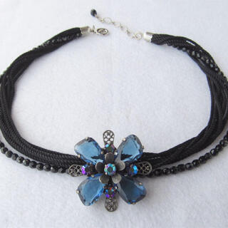 ネックレス　お花型のチョーカー風ネックレス 　