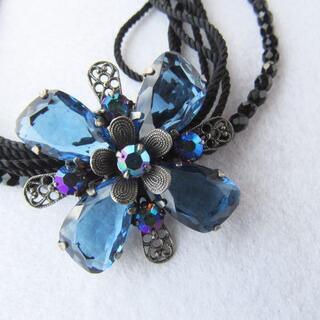 ネックレス　お花型のチョーカー風ネックレス 　の画像