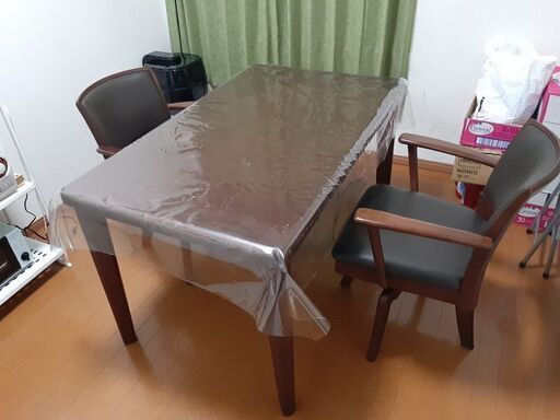  ダイニングテーブル + 回転椅子２個 50,000円