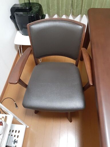  ダイニングテーブル + 回転椅子２個 50,000円