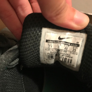 【値下げしました！】NIKE 緑のスニーカー 25㎝ の画像