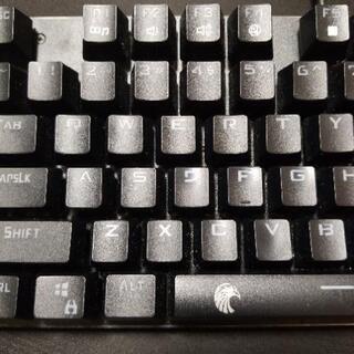 ゲーミングキーボード&マウスパッドの画像