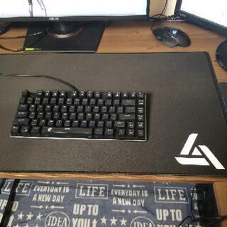 ゲーミングキーボード&マウスパッドの画像