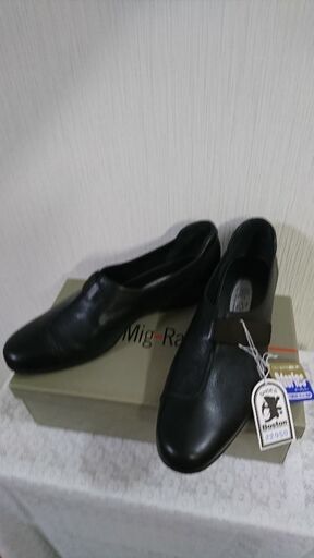 【新品・未使用・高品質】柔らかい本革とっても素敵で上品☆サイズ24㎝EEE黒フラットヒールパンプス