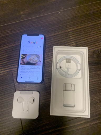 iPhoneXS 64G 中古ですけどまだまだ使えます。