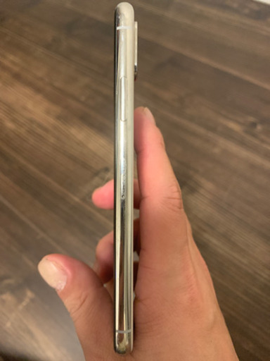 iPhoneXS 64G 中古ですけどまだまだ使えます。