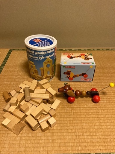 ドイツ製　木製の積木と犬のおもちゃ　中古品