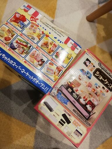 【値下げ】ハローキティのミニチュア＆ショーケース