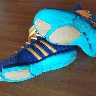 adidasスニーカー 23.0cmの画像