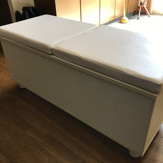 差し上げます。ベンチにもなる収納。