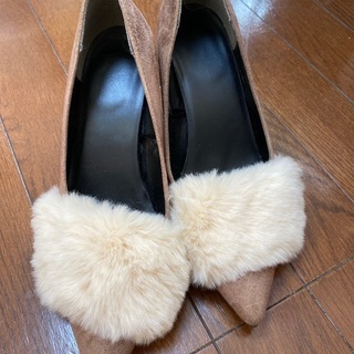 ファー付きパンプス