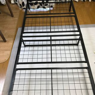 【価格交渉あり】シングル　パイプベッド（折りたたみマットレス付き）