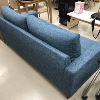 GM149　ソファ　３人掛けソファ　ブルー　スカイブルー　青　あお　3人　2人　幅170㎝　高77㎝　奥84㎝　座面42㎝　リビング　肘掛け　肘掛け付き　ふかふか　シンプル　オシャレ　１人暮らし　2人暮らし　同棲　カップル　新婚　ファミリー　インテリア　インテリア雑貨　家具　リサイクルショップ　ケイラック朝霞田島店　朝霞　志木　和光　新座　入間　富士見　ふじみ野　さいたま市　練馬　板橋　東久留米　三芳　戸田　蕨　所沢　川口　清瀬の画像