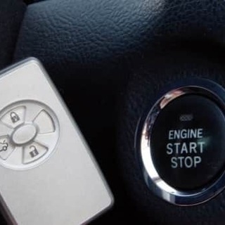 クラウン　アスリート！電動トランクも付いているのか・・・誰でもロ...