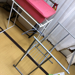 押入れ棚や服吊り