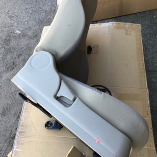 最終値下げ🥲❗️ダイハツエッセの平成24年式の運転席側シート取り付け工賃も値下げします。の画像