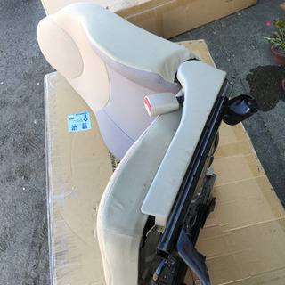 最終値下げ🥲❗️ダイハツエッセの平成24年式の運転席側シート取り付け工賃も値下げします。の画像