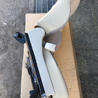 最終値下げ🥲❗️ダイハツエッセ平成24年式の助手席側シート取り付け工賃を値下げします。の画像