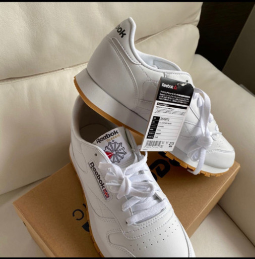 オシャレなReebokスニーカー白　27.5センチお売り致します！値下げ！メンズです！