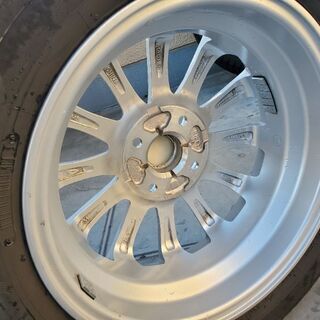 14インチアルミホイール付きスタットレスの画像