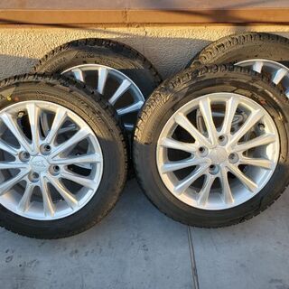 14インチアルミホイール付きスタットレスの画像