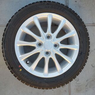 14インチアルミホイール付きスタットレスの画像