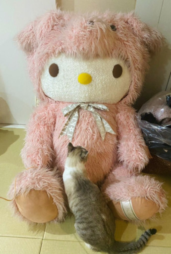 金額未定　超特大キティ　ぬいぐるみ