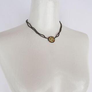 ネックレス　花模様の ビーズネックレス　の画像