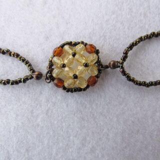 ネックレス　花模様の ビーズネックレス　の画像