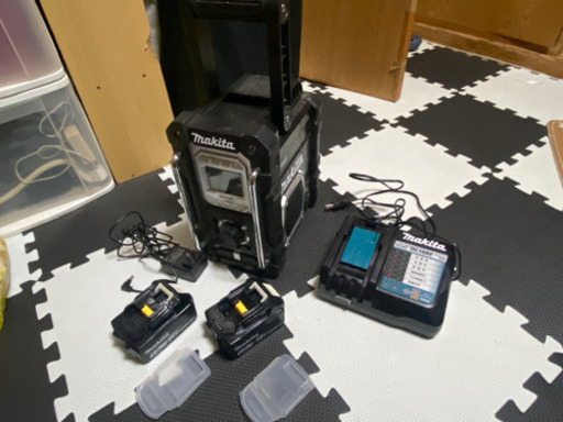 マキタ　現場ラジオ　純正バッテリーセット　⚠️今からの時間で取り引き出来る方限定でお願いします⚠️