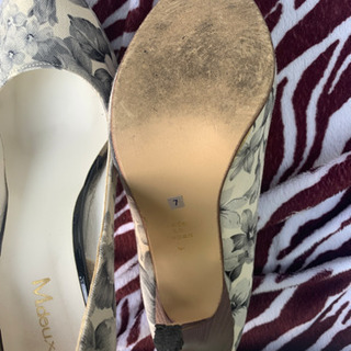 エムドゥ　パンプスの画像