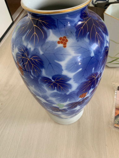 花瓶　オークションサイトでは4000円