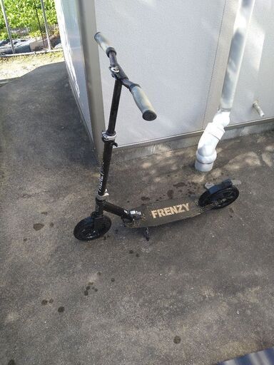 キックボード　FRENZY エアタイヤ
