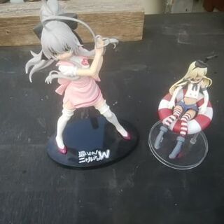 取引中　女性二体フィギュア