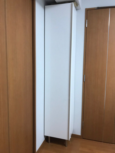 収納　ハイキャビネット　IKEA　脚付き！