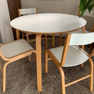 IKEA イケア ダイニングテーブル   チェア4脚   ラグ　
