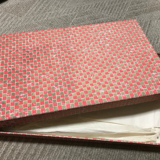 昔の着物と着物入れケースの画像