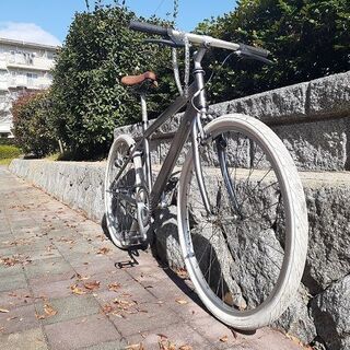 ユーロテイストかな　落ち着いたガンメタリックのマウンテンバイクの...
