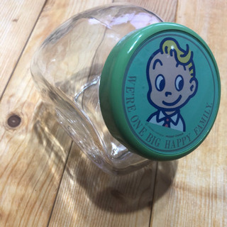 ガラスの入れ物の画像