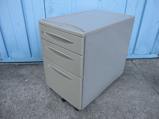 特価！　3段ワゴン　ウチダ製mios
