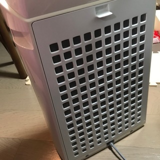 【値下げしました】SHARP プラズマクラスター空気清浄機FU-B51-Wの画像