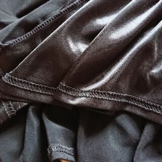 ブラック BK プリーツ 膝丈スカートの画像