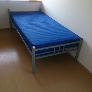 シングルベッド パイプ コイルスプリングマットレス付き