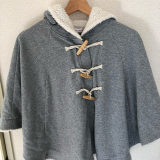 冬服断捨離中‼︎グレー白ポンチョ