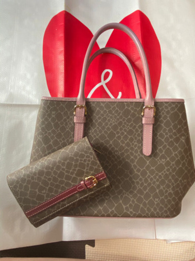 大値下げしました！Nina Ricci 未使用 バック・財布セット