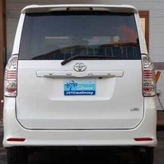 安定のヴォクシー★８人乗り★自社ローンで車に乗り換えよう！の画像