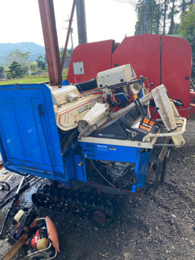イセキディーゼルエンジンハーベスタケン太ＨＭＤ50です。結束機付き