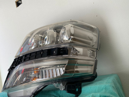 ホンダ N-BOX  左ヘッドライト
