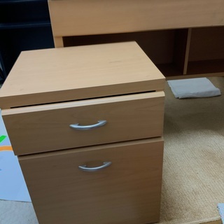 ⭐️急募⭐️無料！学習机、3段ラック差し上げます⭐️の画像