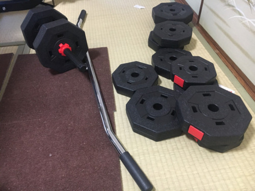 買ってまだ一ヶ月！！ダンベルも付けます！！